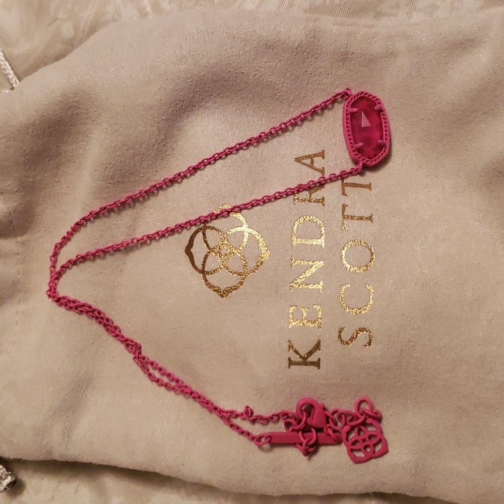 Kendra Scott Elisa Pendant Matte Necklace in Pink Agate